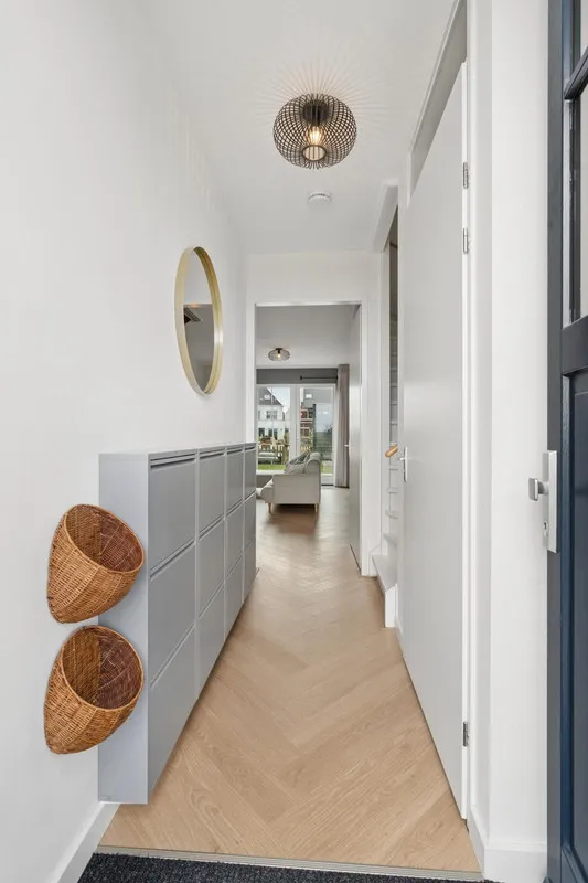 Esik - Modern Terraced House with Waterfront in Zeewolde