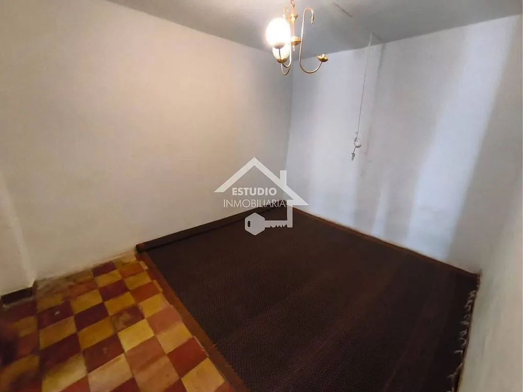 Pièces - House for Renovation with Loft in Mendavia