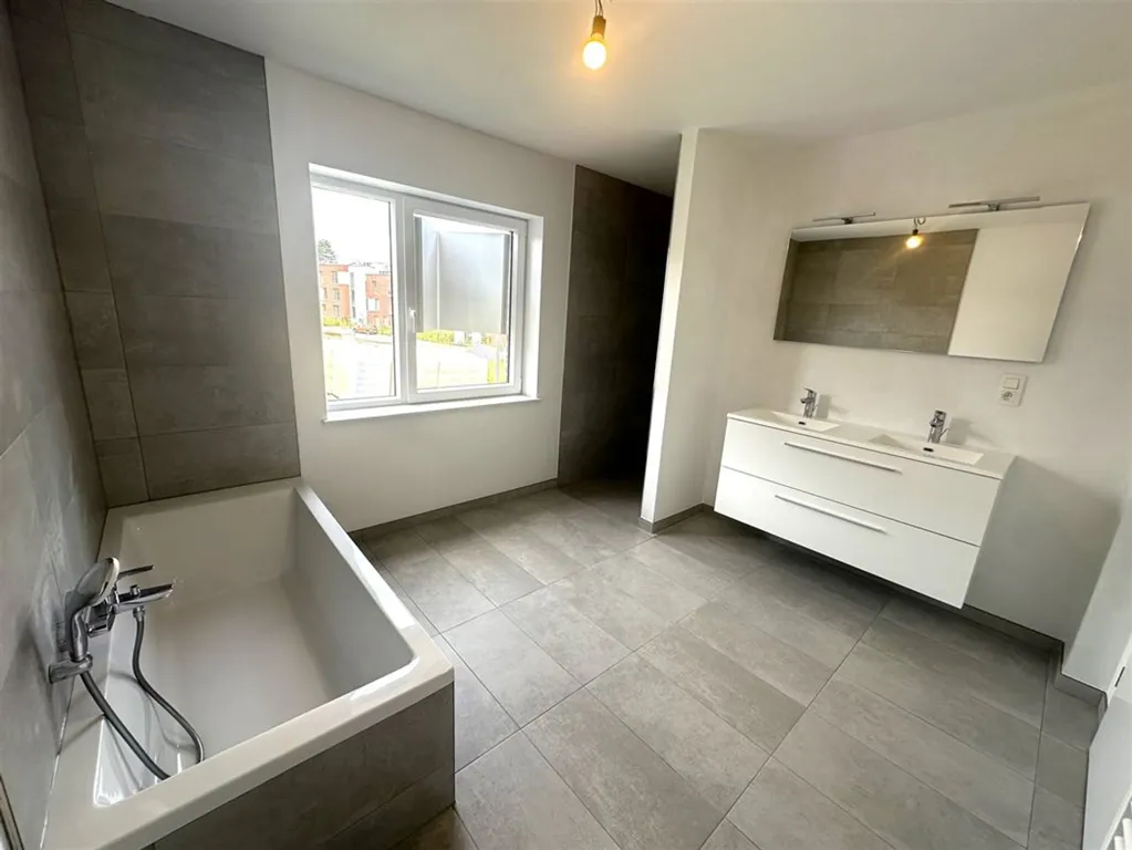 Salles de bain - Maison Neuve avec Terrasse à Belgrade