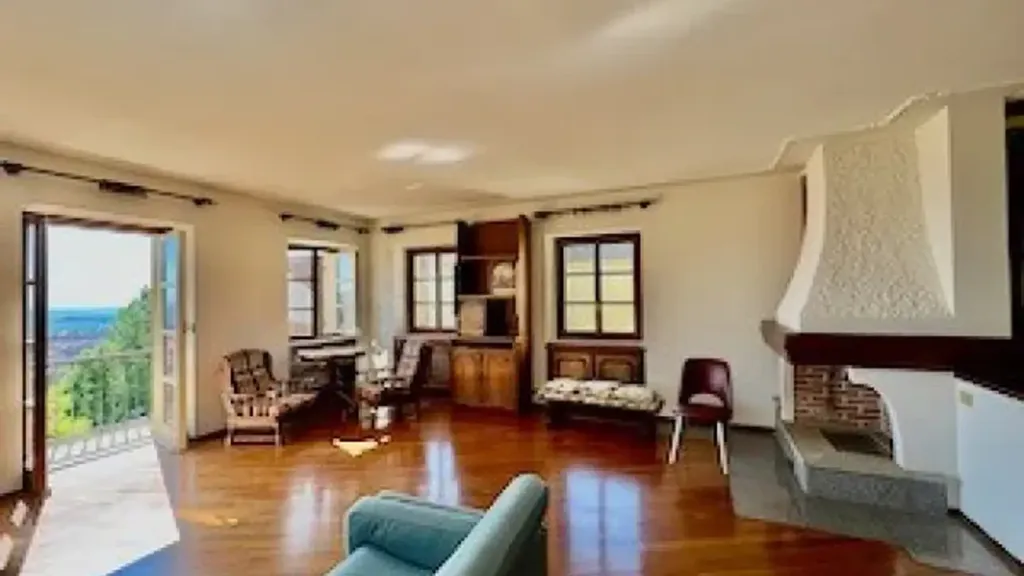 Soggiorno - Apartment with Balcony in Biella Historic Centre