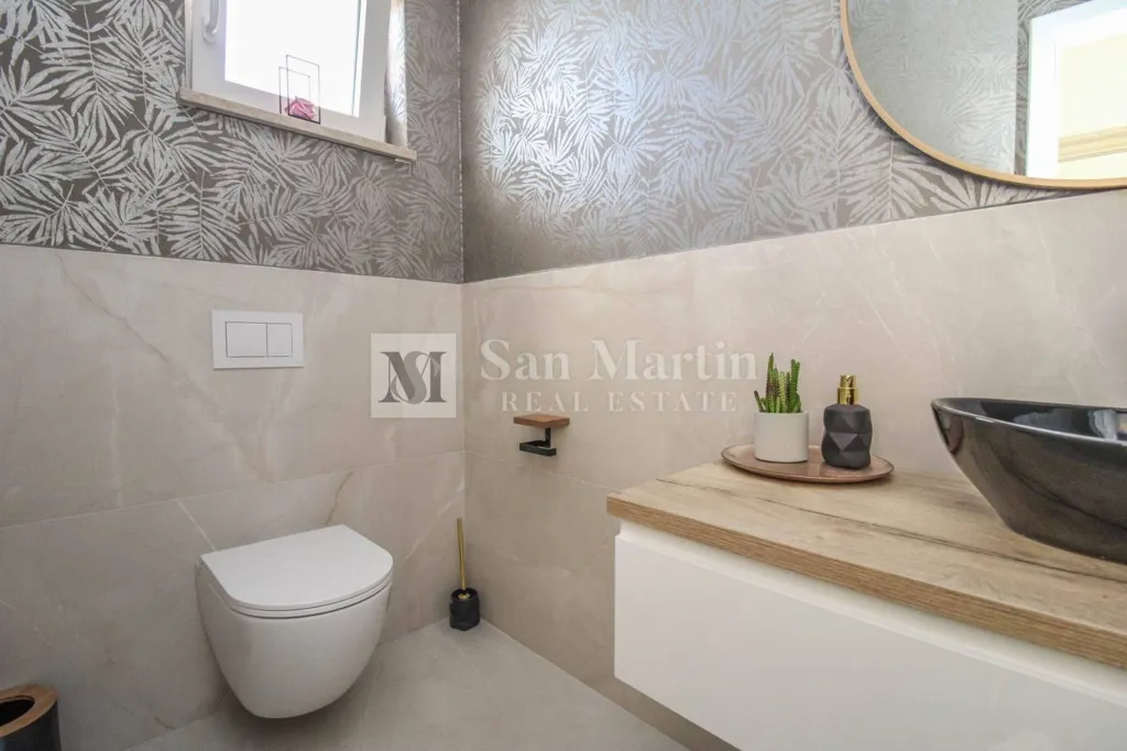 Vannitoad - Modern House with Private Garden in Poreč Centre