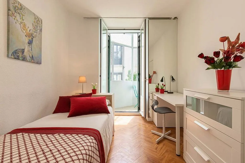 Bedrooms - Furnished Apartment with Terrace in Sol
