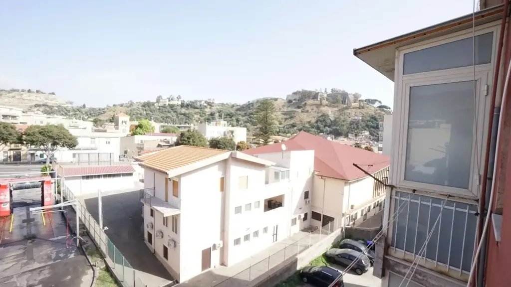 Rõdu - 2-Bedroom Apartment with Balcony in Messina