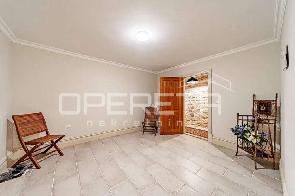 Esik - Traditional Stone House with Garden in Blato