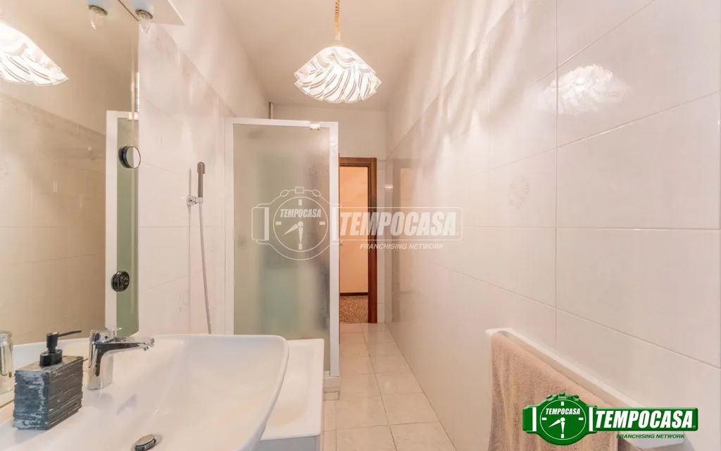 Salles de bain - 1960s Apartment with Double Exposure in Milan