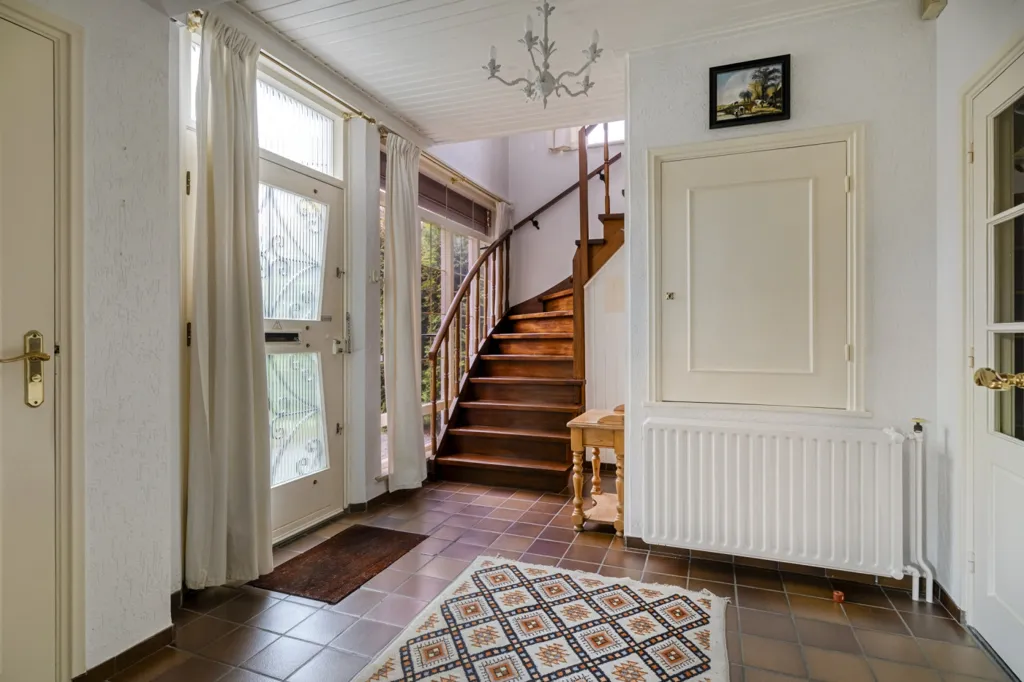 Esik - Free-Standing House with Garden in Breda