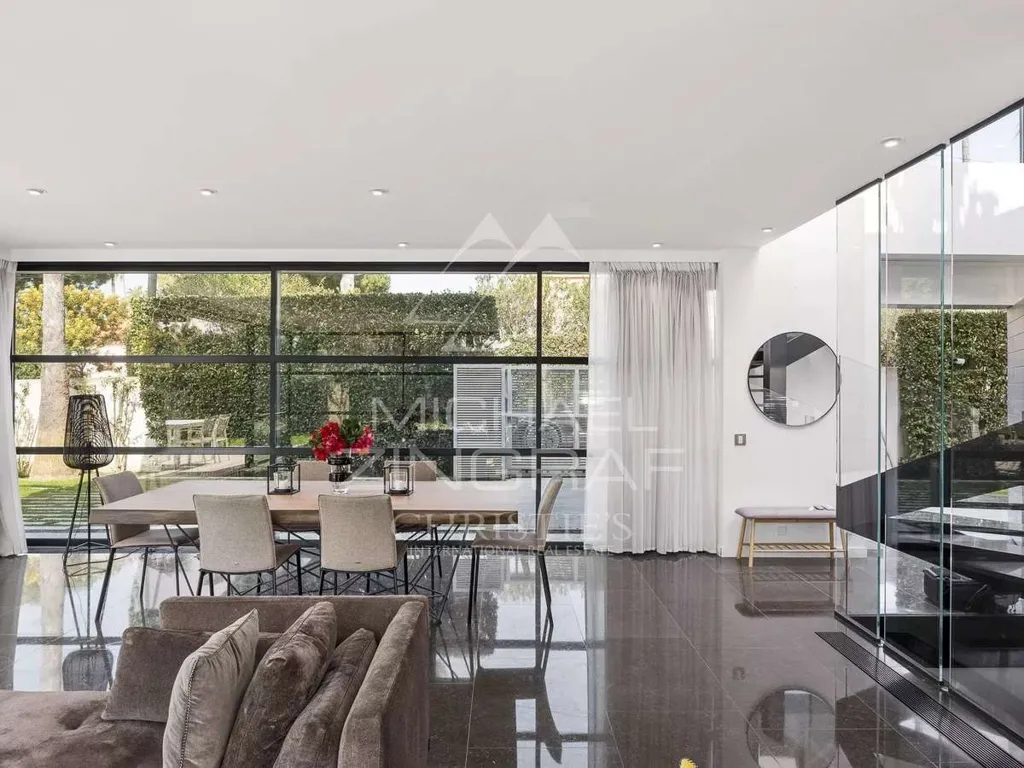 Séjour - Villa Contemporaine avec Piscine à Cap d'Antibes Ouest