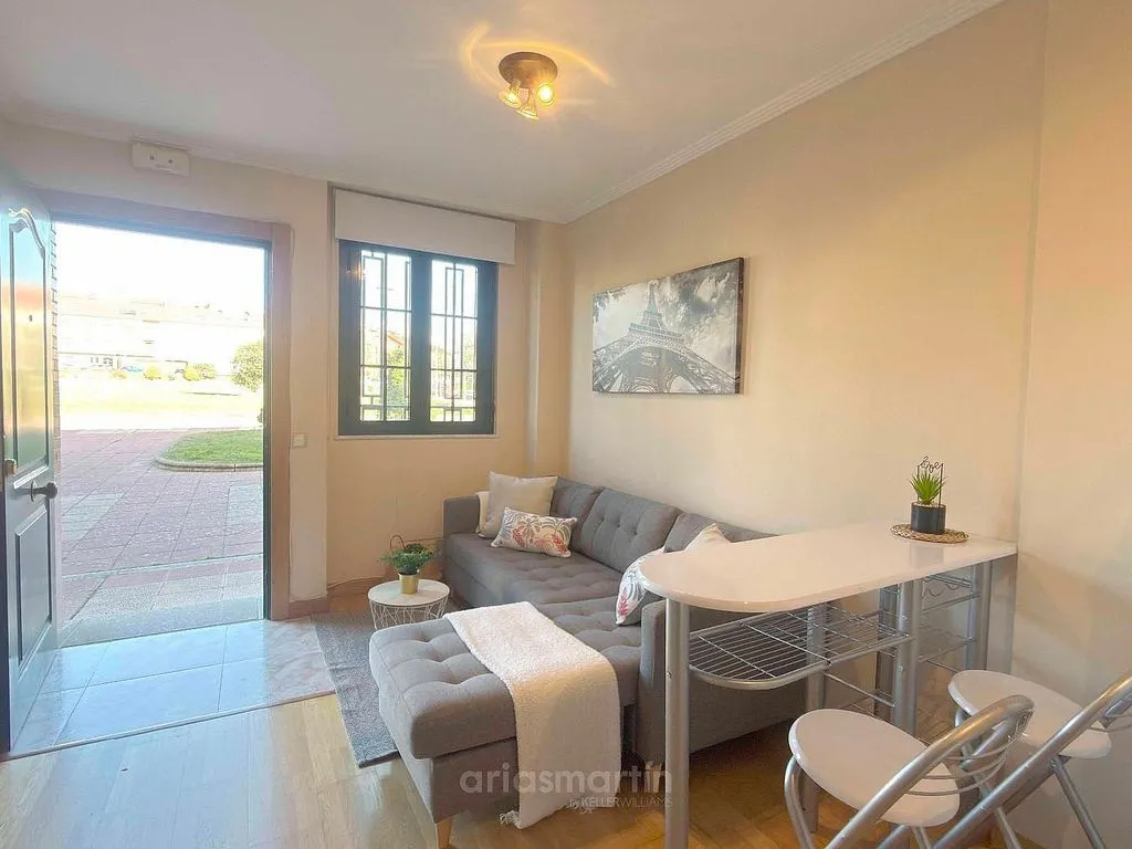 Soggiorno - Office with Patio in Salamanca's Valhondo Park