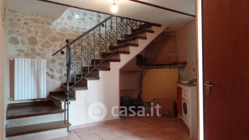 Toad - Quadrilocale with Semicircular Kitchen in Prezza