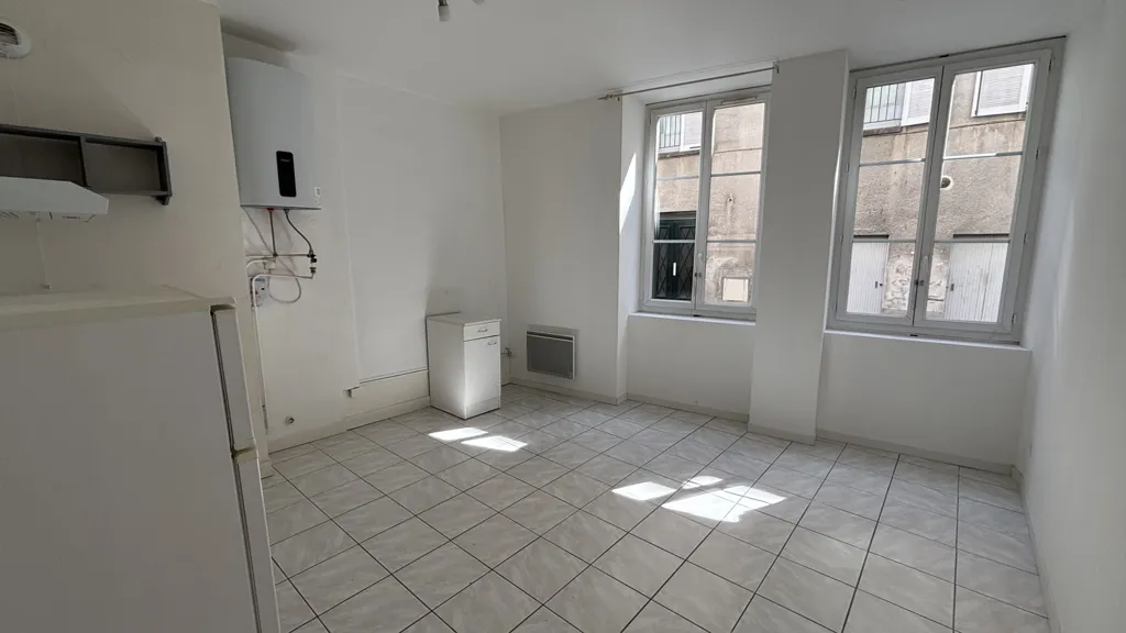 Pièces - Studio avec Cuisine Équipée à Orléans