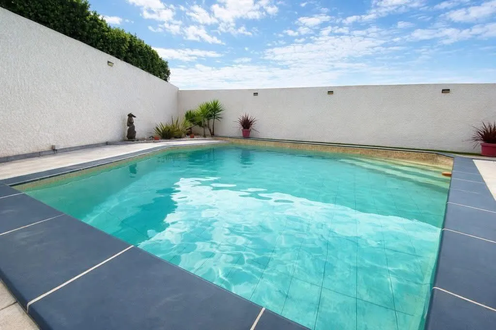 Bassein - Contemporary House with Pool in Sauvian