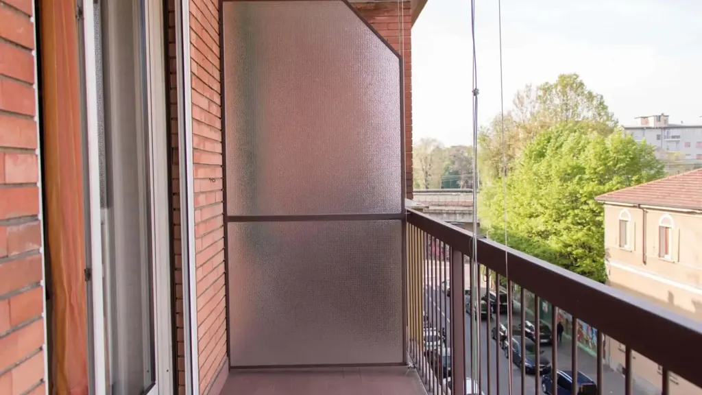 Balcon - Modern Studio with Balcony in Milan