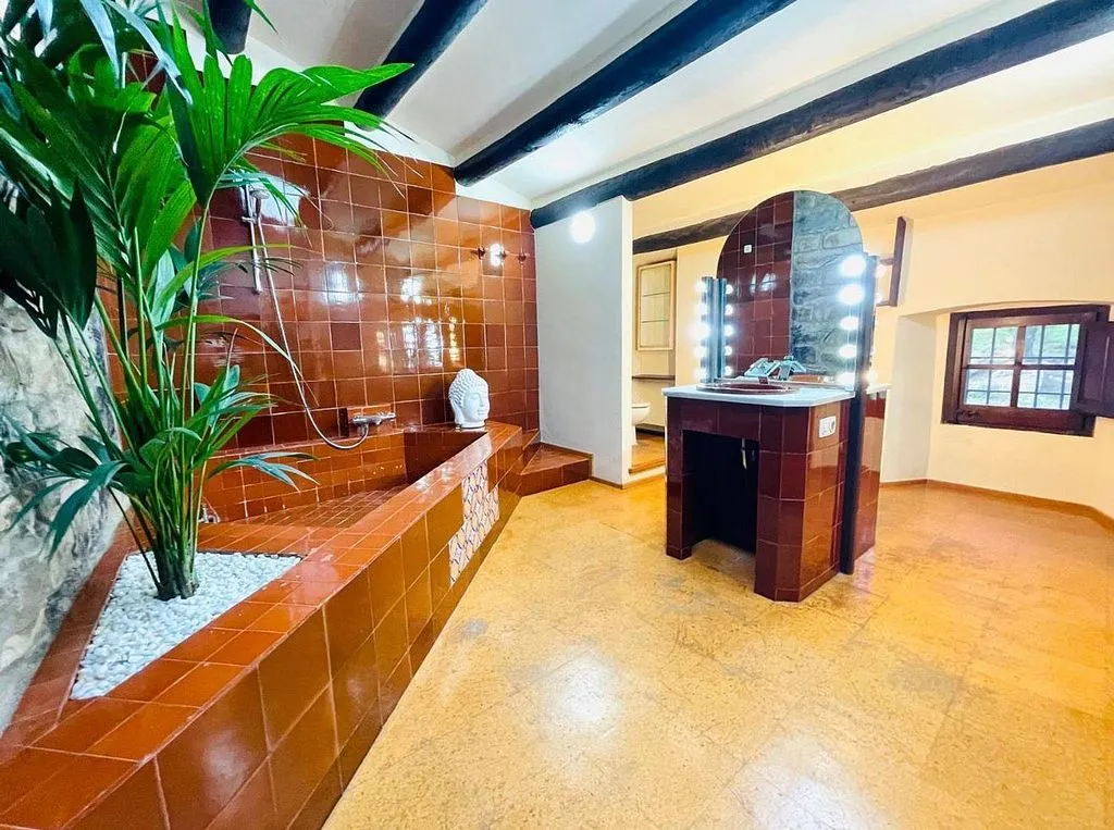 Salles de bain - Rustic Chalet with Pool in Canet d'Adri