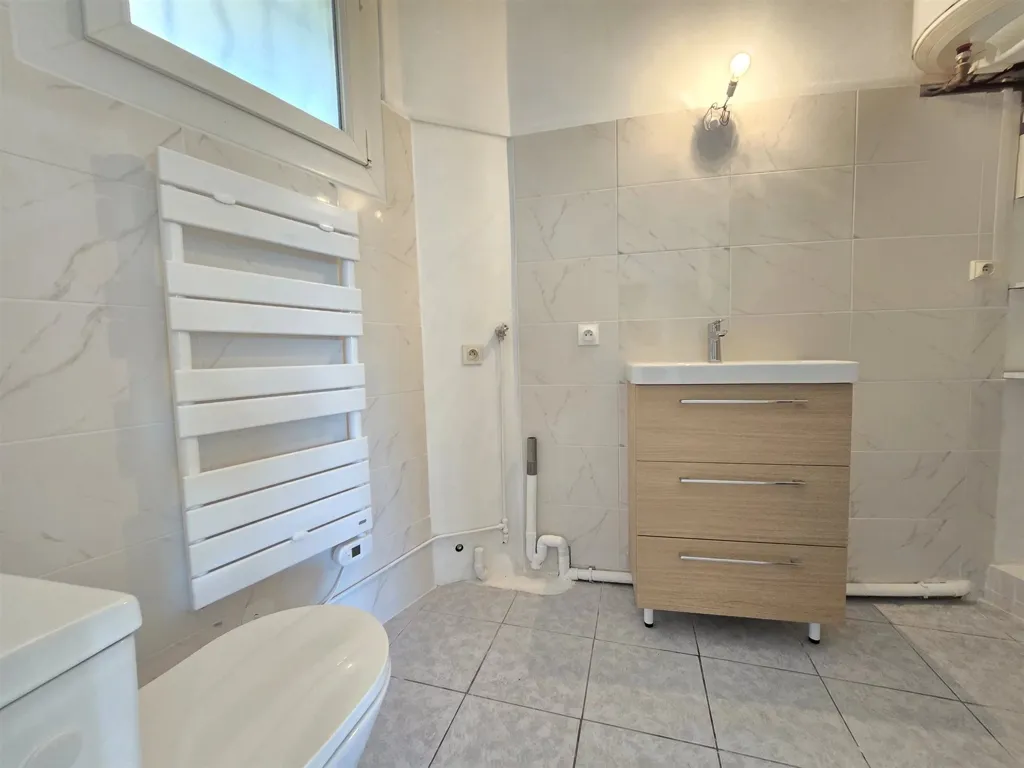Salles de bain - Studio Rénové avec Vue Mer à Saint-Raphaël