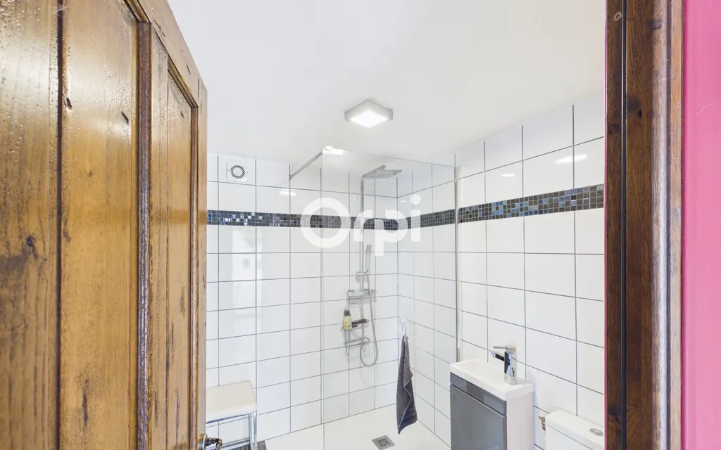 Bathrooms - Renovated Farmhouse with Garden in Vescles