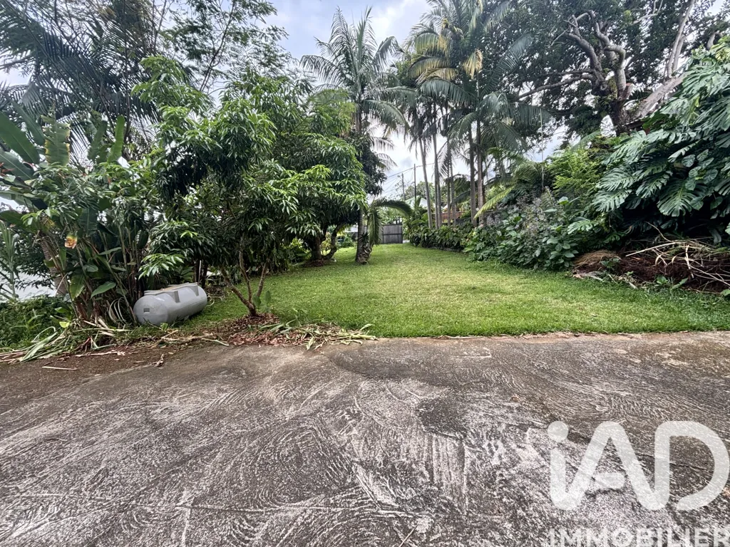 Aed - Buildable Land with Garden in Petite-Île