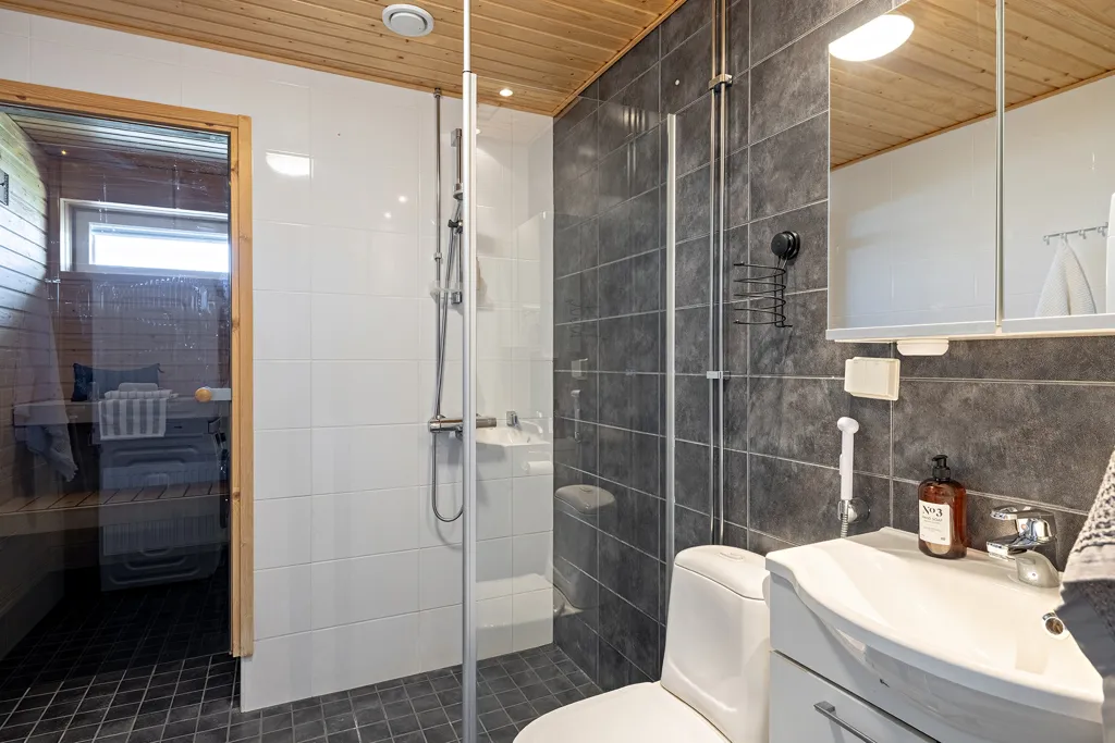 Vannitoad - Modern Flat with Balcony in Linnanmaa, Oulu