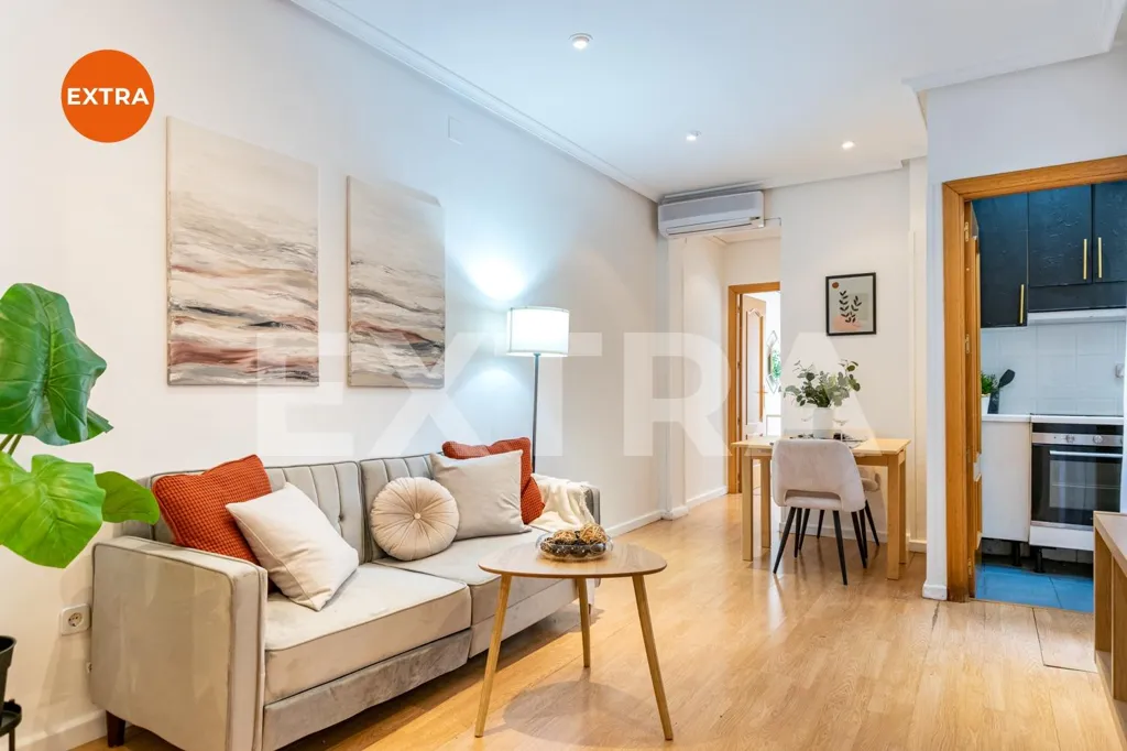 Séjour - Semi-detached Flat with Balconies in Castilla, Madrid