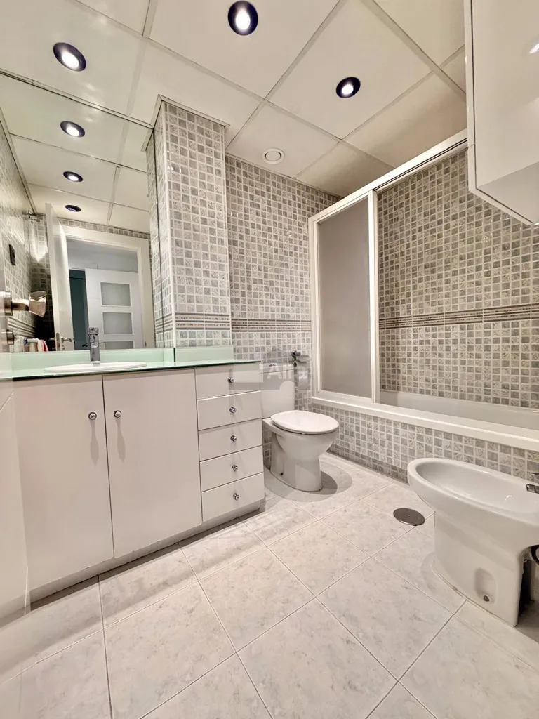 Vannitoad - Modern Flat with Terrace in Prado de Somosaguas