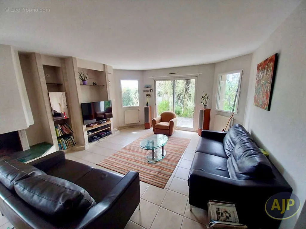 Séjour - Villa d'Architecte avec Jardin à Saint-Marc-sur-Mer