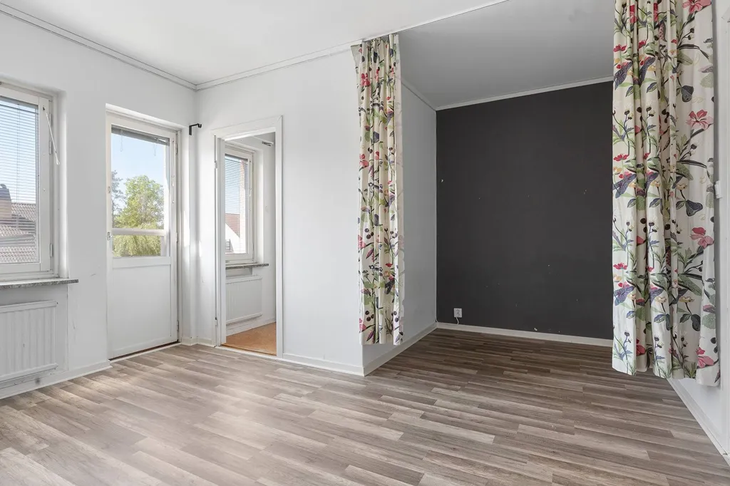 Apartment with Balcony in Paradiset