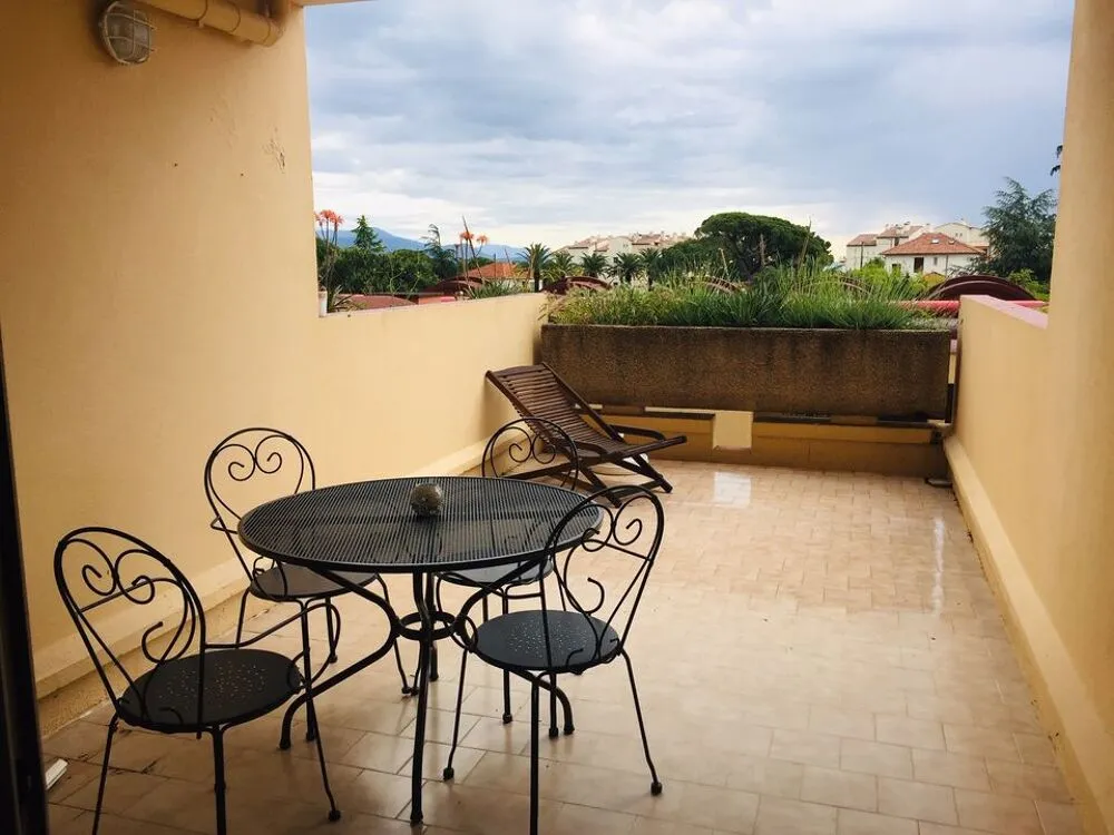 Terrass - Student-Friendly Studio with Balcony in Antibes