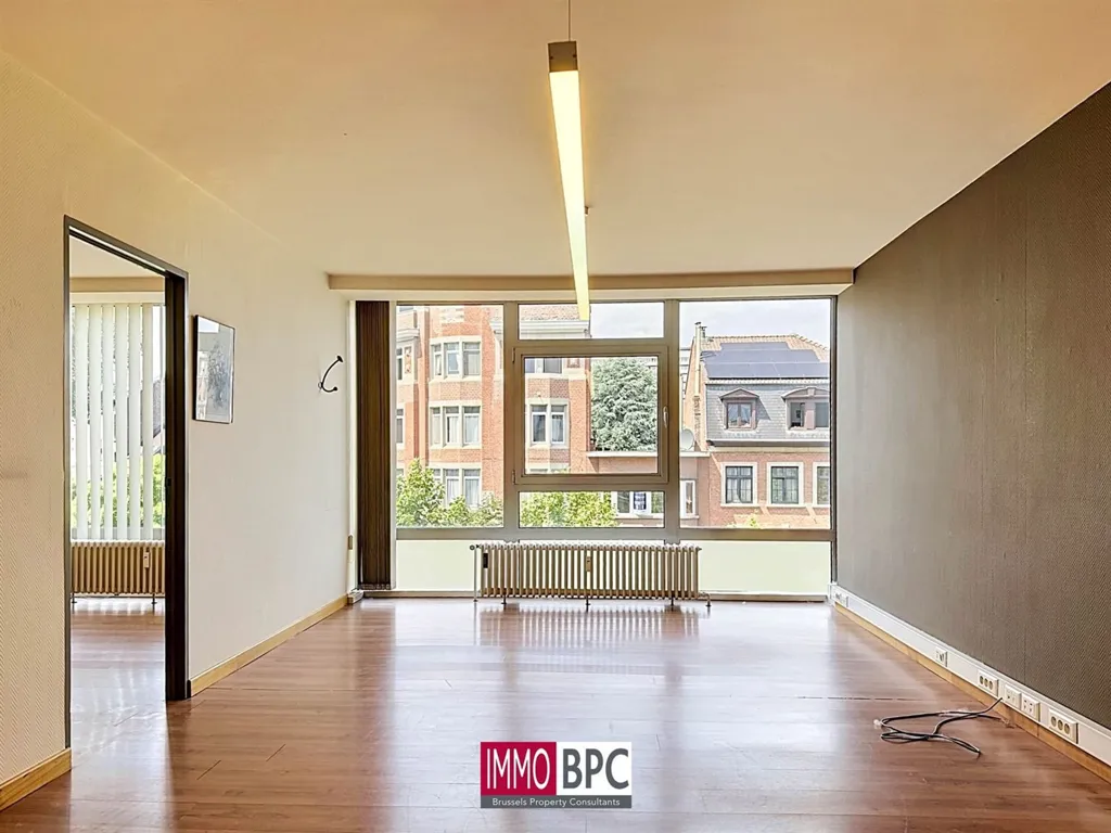 Séjour - Espace de Bureau avec Luminosité Naturelle à Molenbeek-Saint-Jean