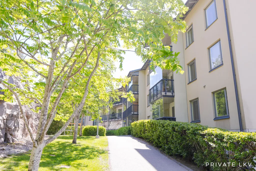 Jardin - 3-Bedroom Apartment with Balcony in Espoo Tuomarila