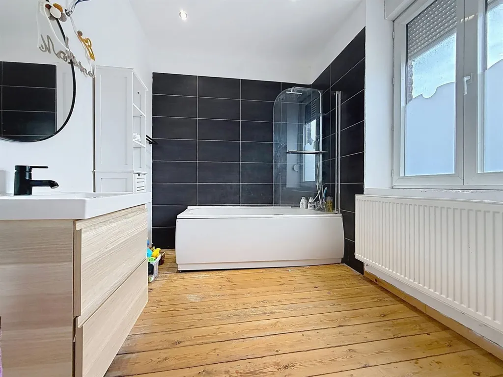 Vannitoad - House with Garage and Garden in Mouscron