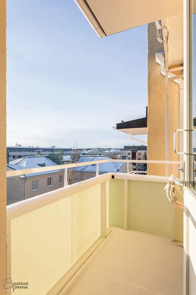 Balcon - Top-Floor Flat with Balcony in Tampere