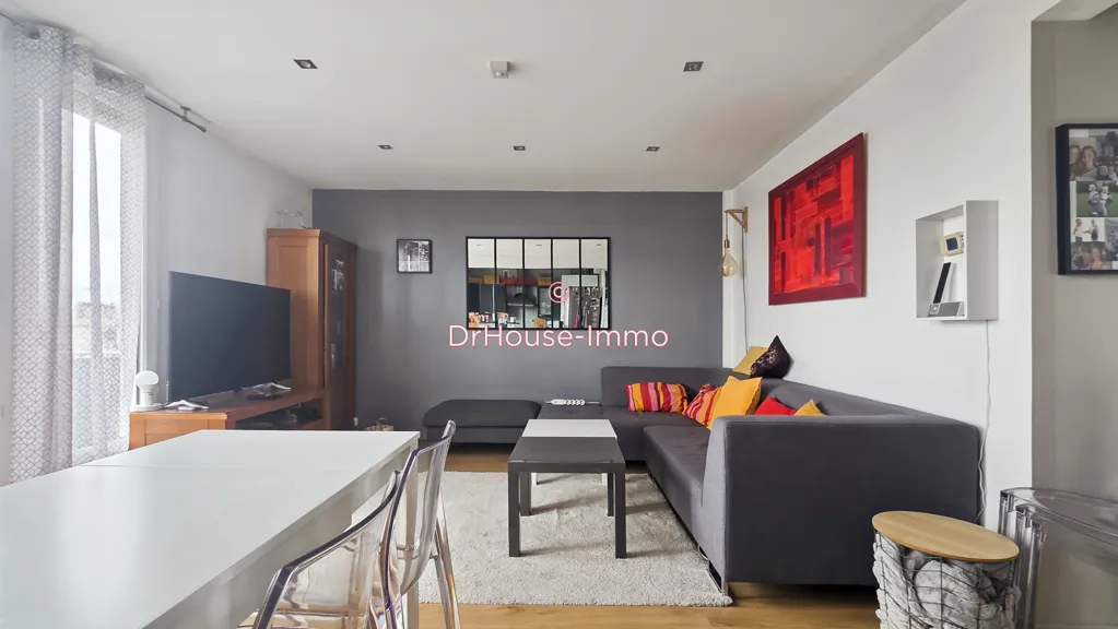 Elutuba - Traversant Flat with Balcony in Nozay