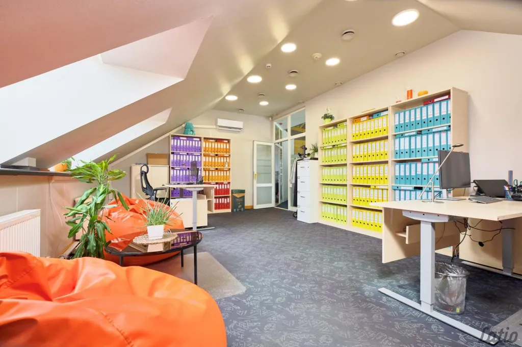 Kabinet - Commercial Space with Extensive Asfaltēta Area in Riga