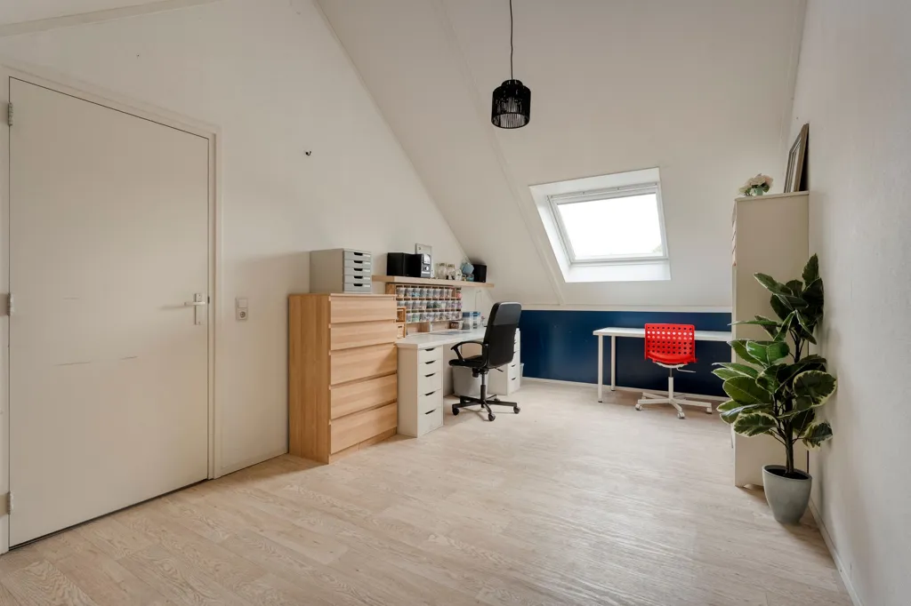 Kabinet - Modern Split-Level House with Cinewall in Almelo