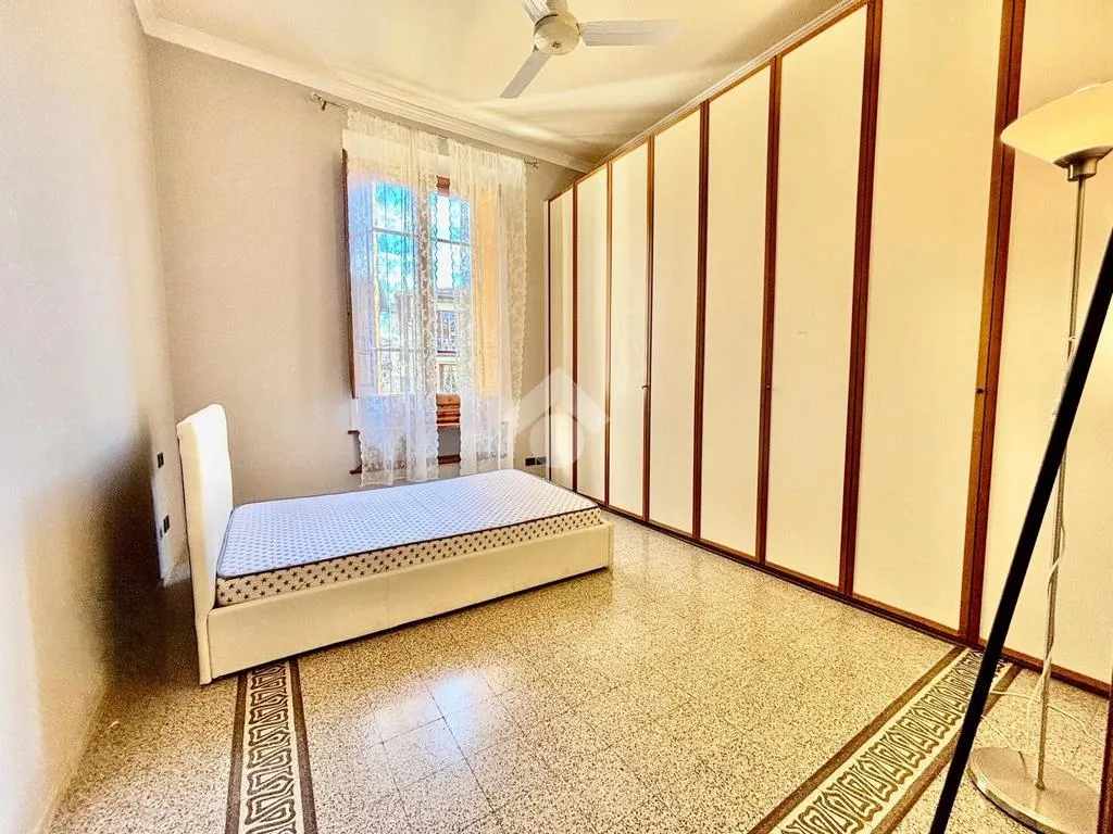 Chambres - 1930s Apartment with Balcony in Florence