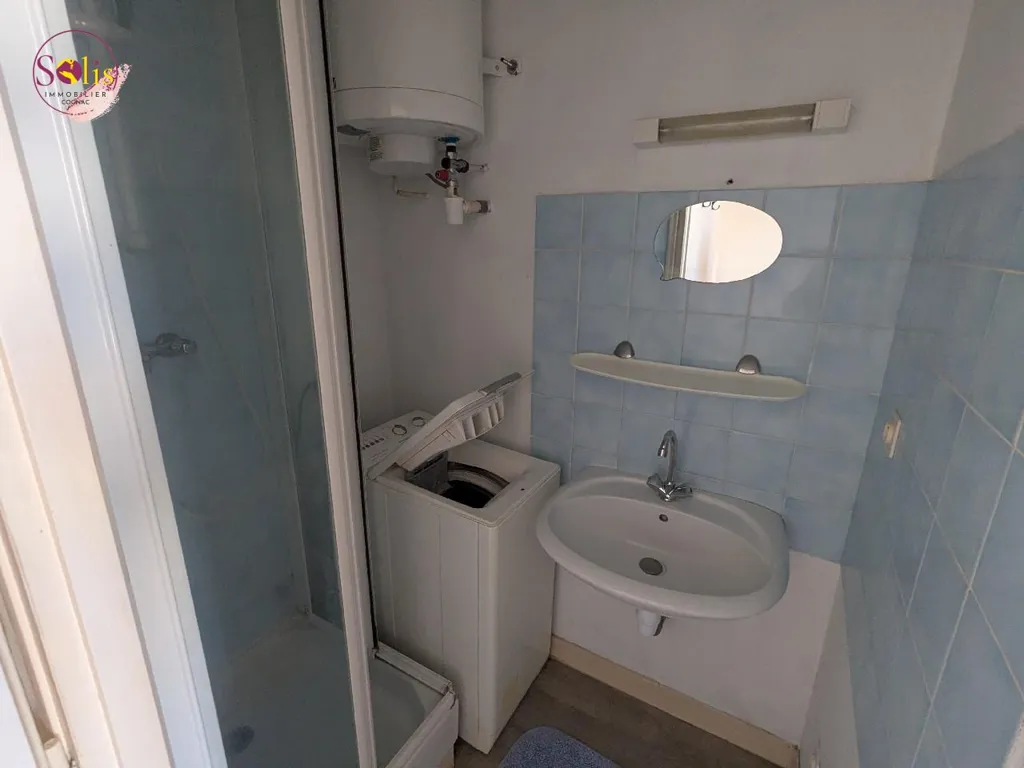 Bathrooms - 2-Bedroom Apartment in Central Cognac