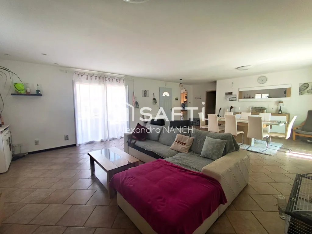 Elutuba - 5-Bedroom House with Pool in Saint-Vulbas