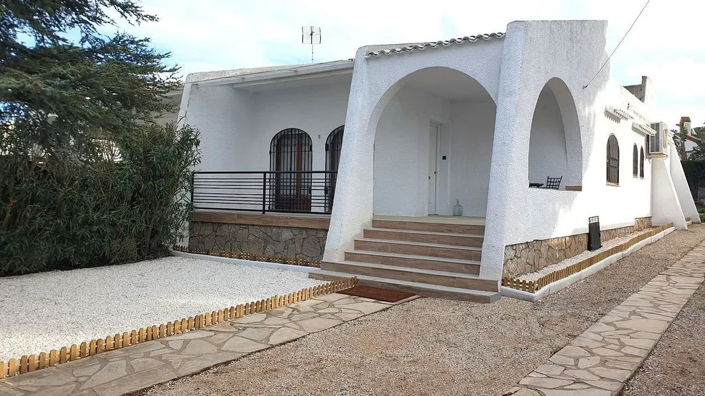 Extérieur - Modernised House with Terrace in Casalot