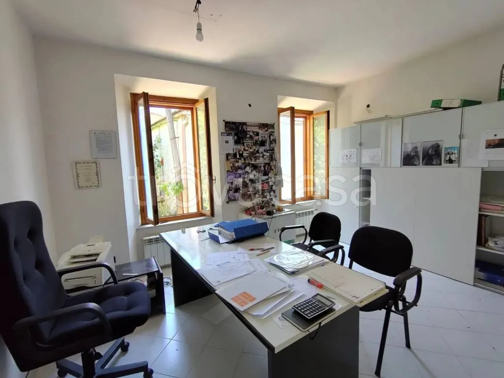 Bureau - Spacious Apartment with Balcony in Priverno