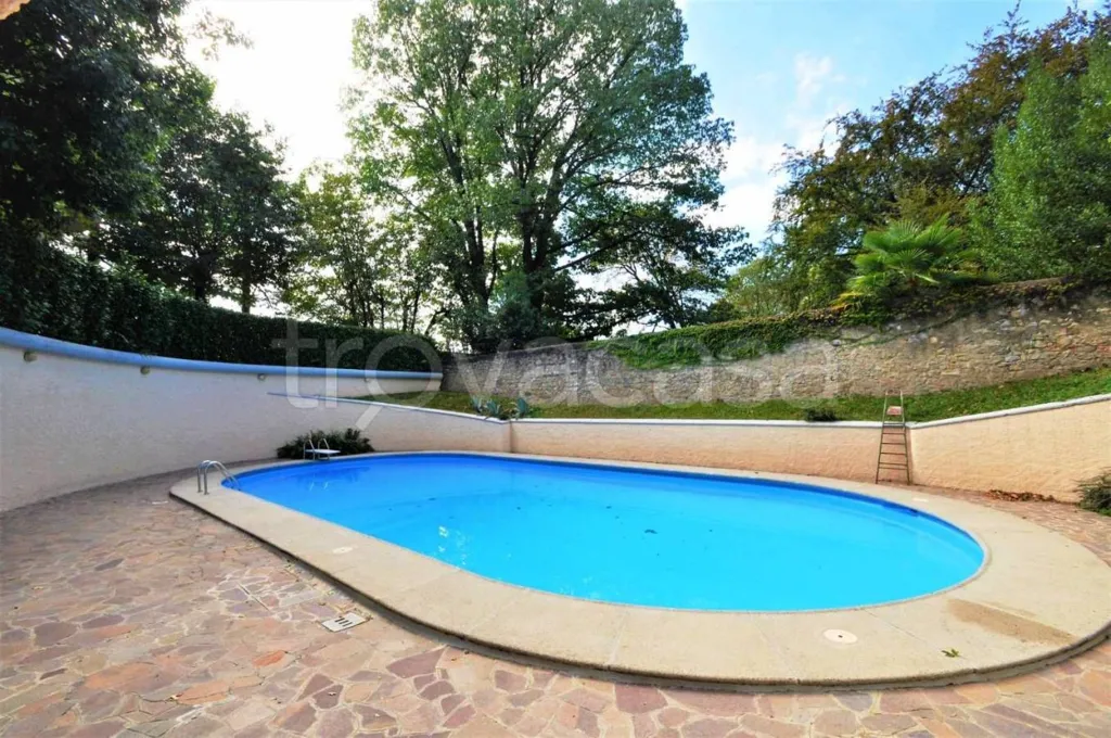 Piscina - Luxury Apartment with Pool in Lecco