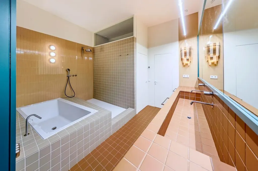 Vannitoad - Luxury Apartment with Interior Garden in Madrid