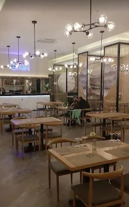 Salle à manger - Pavillon Commercial avec Vue sur Carrefour à Anderlues
