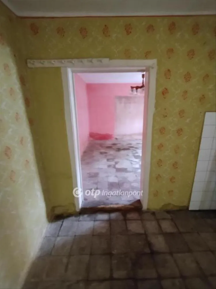 Pièces - Renovatable 1-Bedroom House in Pécs