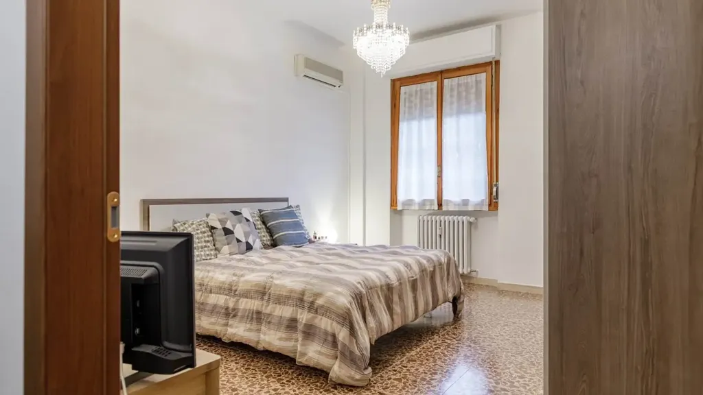 Chambres - Quadrilocale with Double Terraces in Campi Bisenzio