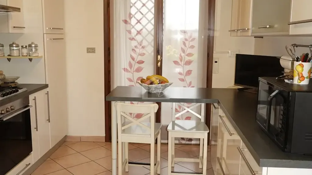 Cuisine - Modernised Apartment with Balcony in Suzzara