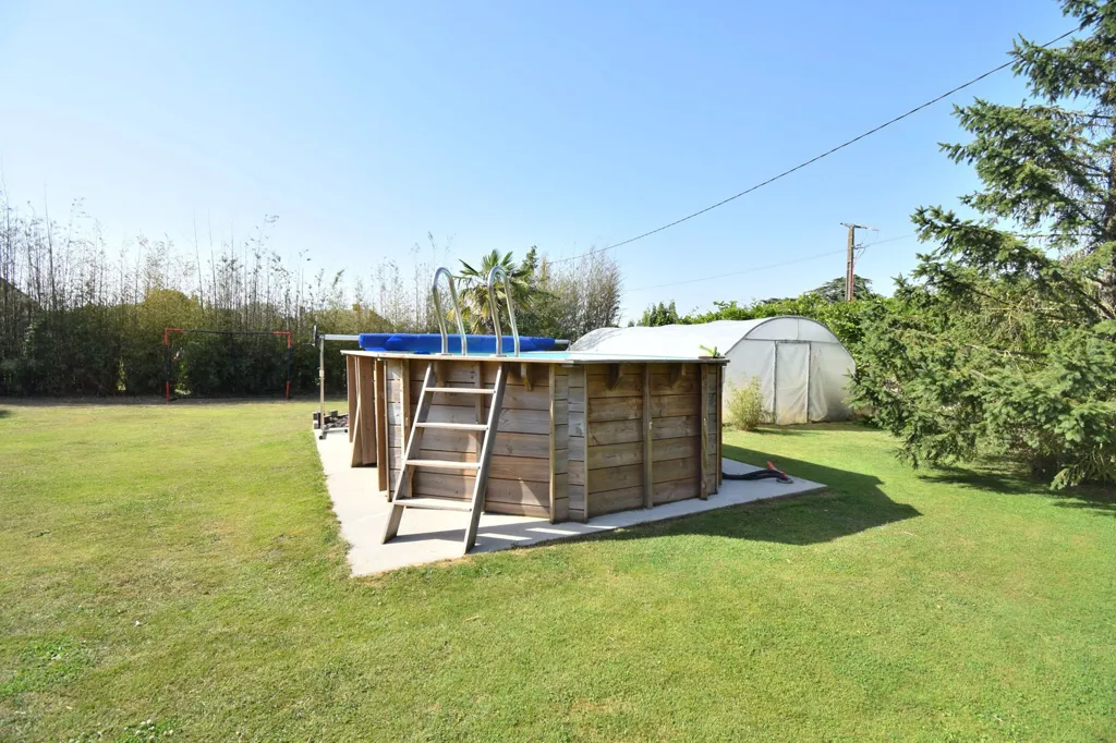 Aed - Contemporary House with Pool in Rocheservière