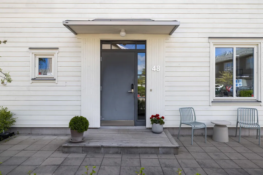 Entrée - Co-op House with Central Location in Vega