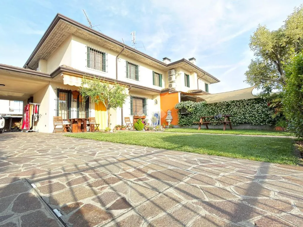 Jardin - Corner Semi-Detached Villa with Garden in Castel Goffredo
