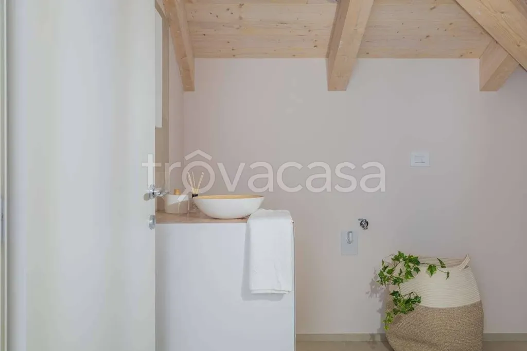 Salles de bain - Mansard Apartment with Lift in Busca