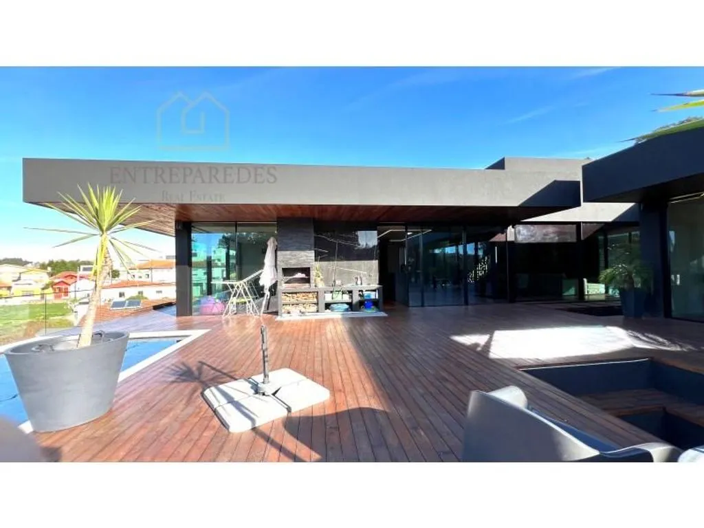 Piscine - Luxury Villa with Infinity Pool in Avintes