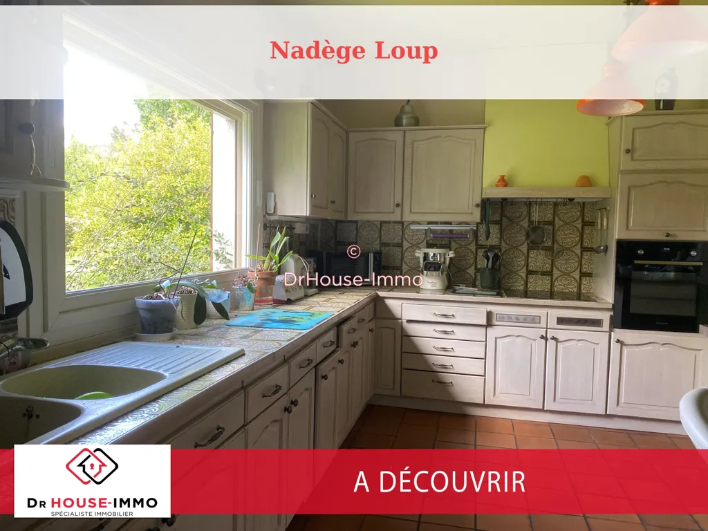 Cuisine - Pavillon Traditionnel avec Piscine à Charbuy